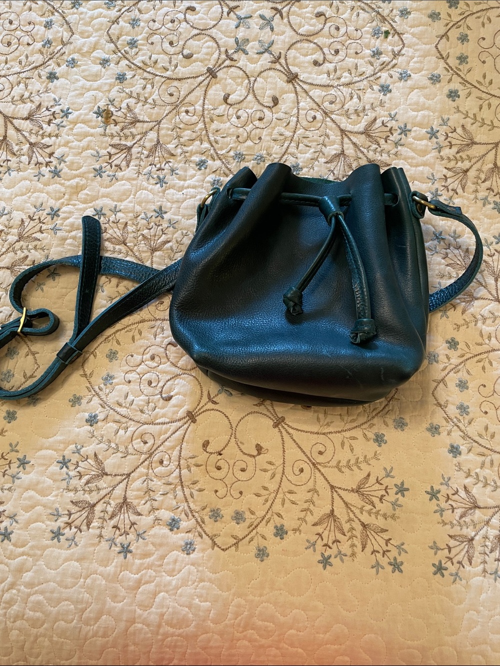 Portland Leather Classic Drawstring Bucket Bag in Dark Green